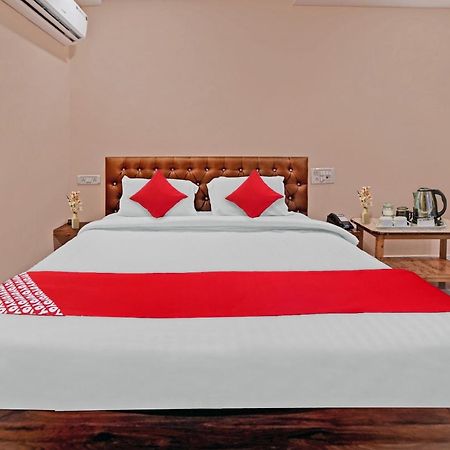 OYO 80612 Hotel Sandeep Rāipur Eksteriør billede