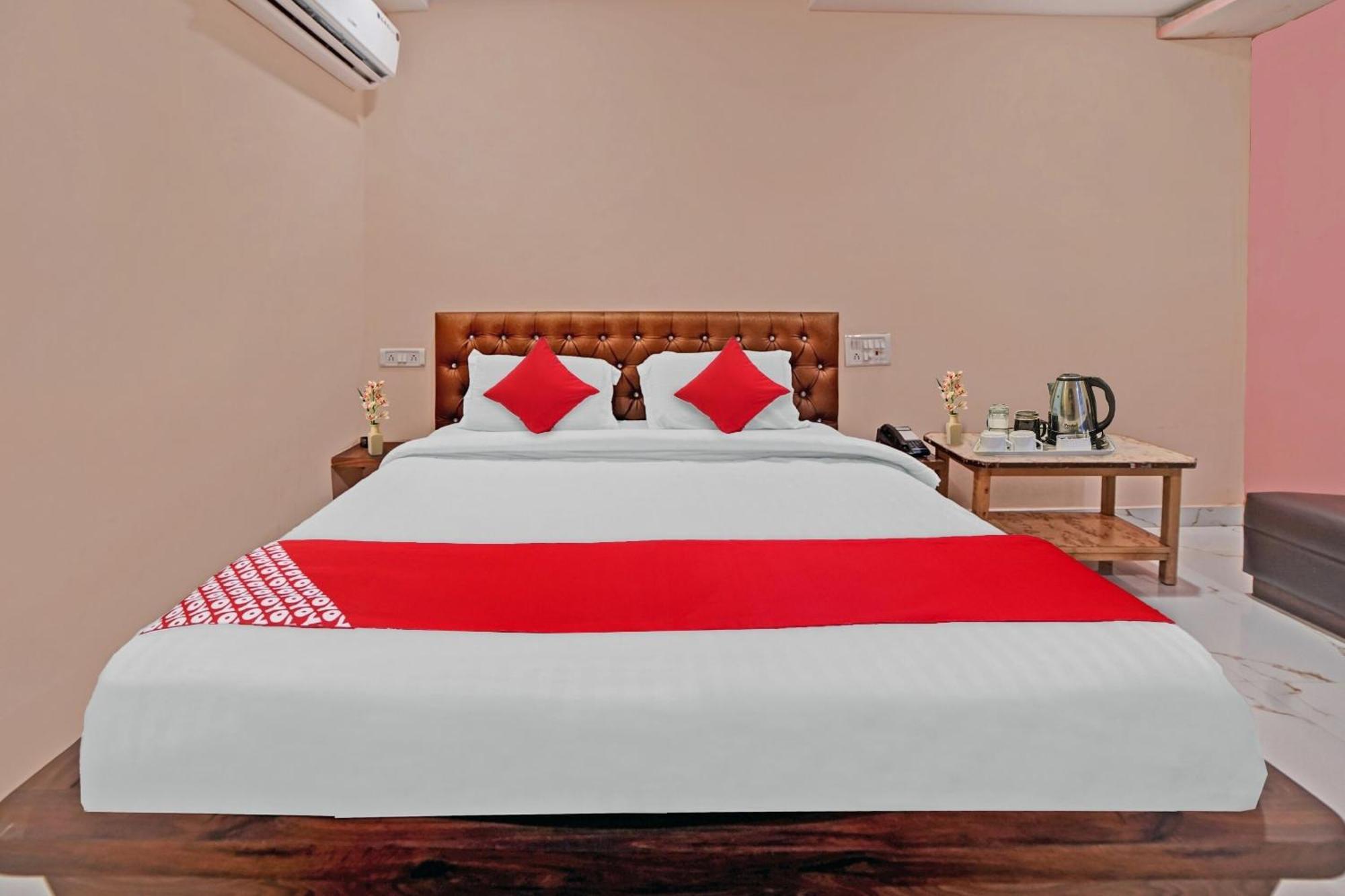 OYO 80612 Hotel Sandeep Rāipur Eksteriør billede