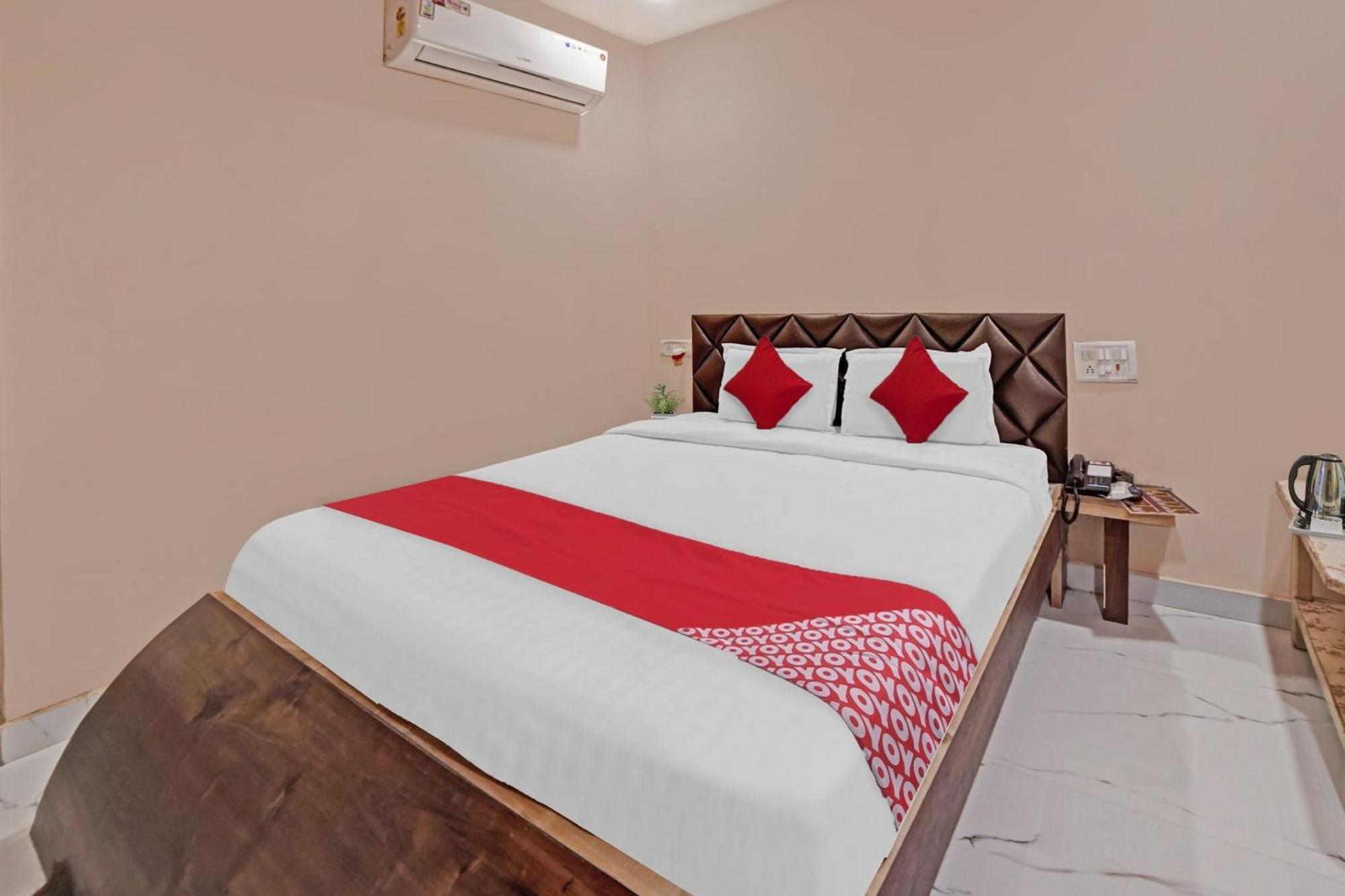 OYO 80612 Hotel Sandeep Rāipur Eksteriør billede